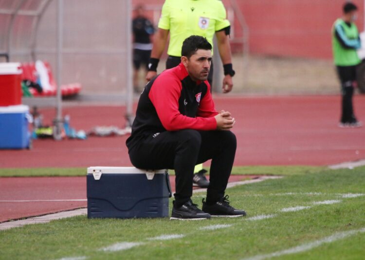 Independiente de Cauquenes oficializó la salida de su técnico