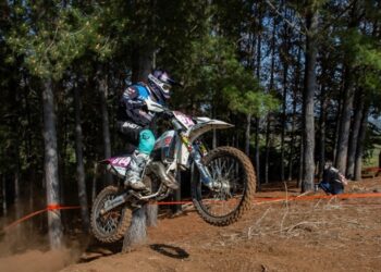 Maulina dejó grata impresión en el vamos del torneo del mundo de moto enduro