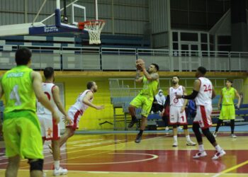 El “Lorito” voló hasta Osorno para intentar robar puntos