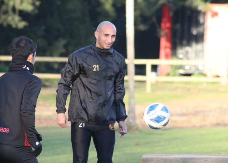 El Rojinegro volvió con novedades a las prácticas