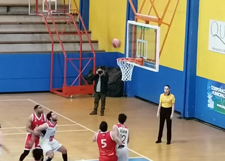 Un mermado Liceo cayó en este sábado de básquetbol