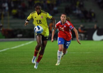 Chilenas fueron goleadas y buscarán cupo a repechaje mundialista