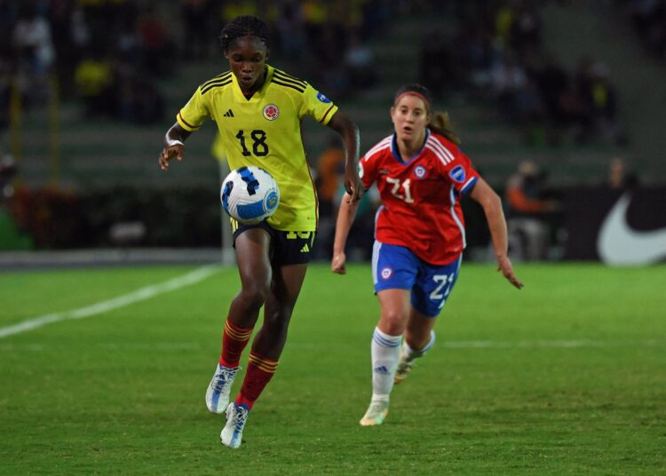 Chilenas fueron goleadas y buscarán cupo a repechaje mundialista