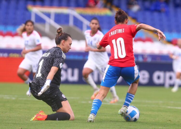 Lontuenina sumó minutos en derrota de la Roja femenina por Copa América