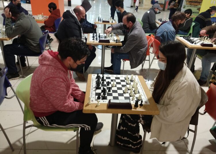 Ajedrecistas aficionados y avezados le dieron vida a atractivo torneo