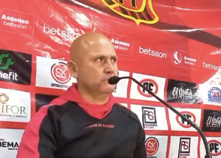 Felipe Muñoz: “Dunga sigue, estamos viendo lo mismo que todo el mundo”