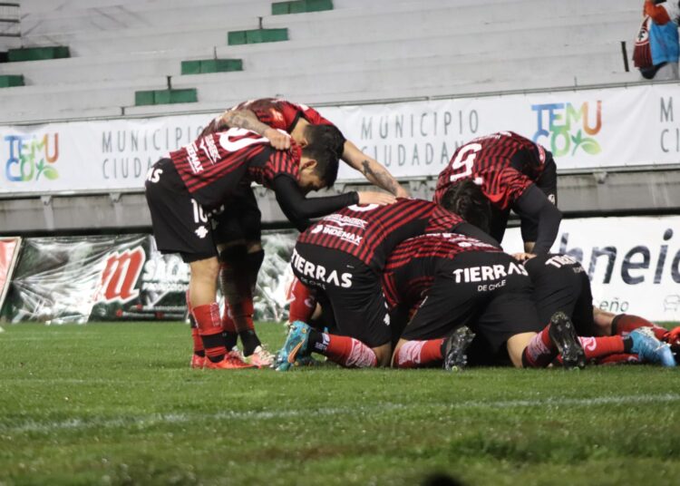 “Dunga” Pinto debutó con un triunfo en la banca del Rojinegro