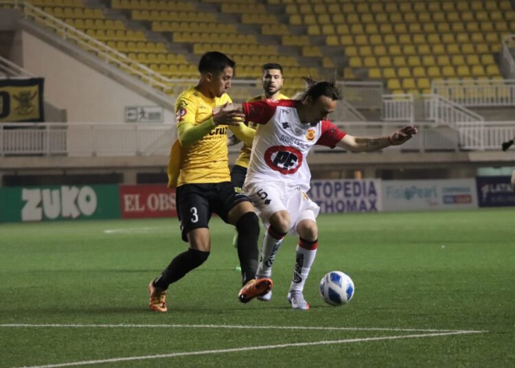 Rangers sigue sin encontrar un sello futbolístico y empató de visita