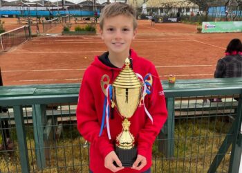 Promisorio tenista ganó su categoría en torneo Ránking 7
