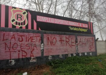 Hinchas de Rangers mostraron su descontento con rayados en “Fortaleza Rojinegra”