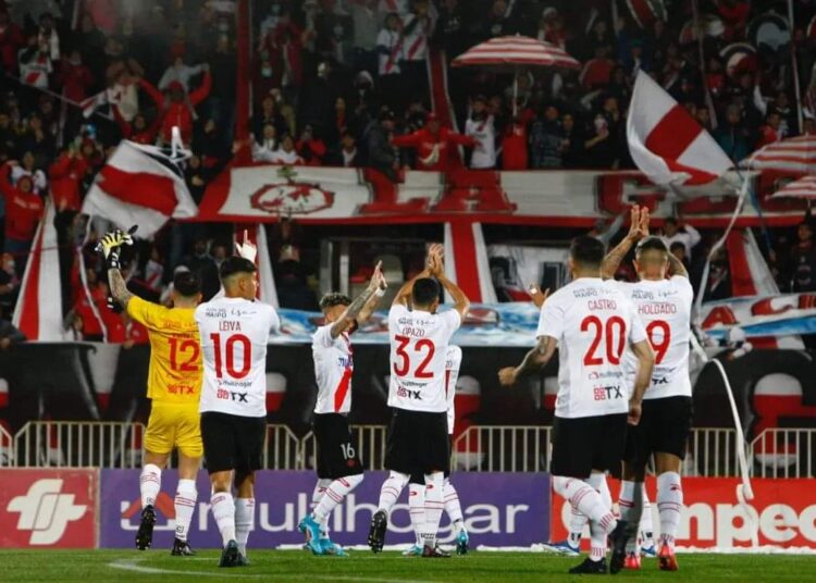 Curicanos esperan ratificar segundo puesto ante rival complicado por el descenso