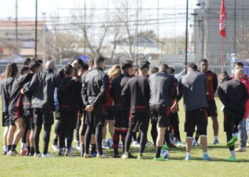 “Dunga” Pinto probó esquemas para enfrentar a Santa Cruz