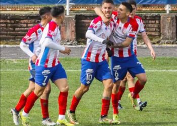 Linares espera ganar para seguir puntero y celebrar con su hinchada