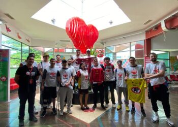 Jugadores de Rangers y Español se unieron para ir en ayuda de la Teletón