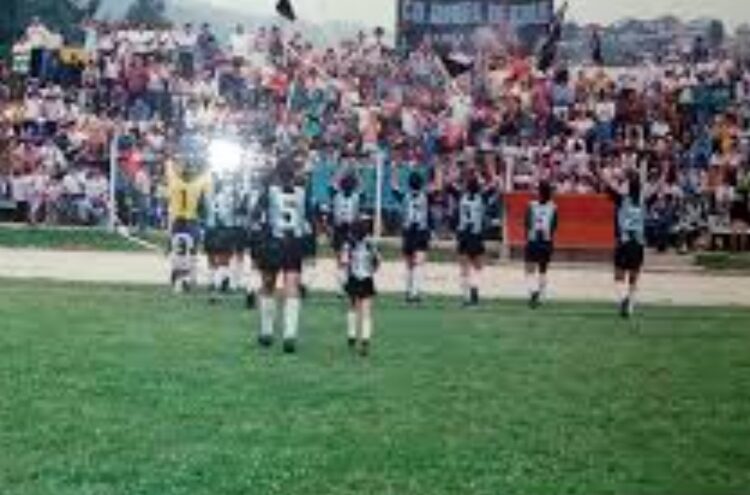 Aurora de Chile conmemora 61 abriles para el día de todos los santos