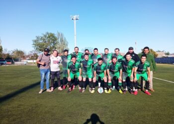 Decana con puntos de oro sobre la mesa a falta de tres fechas