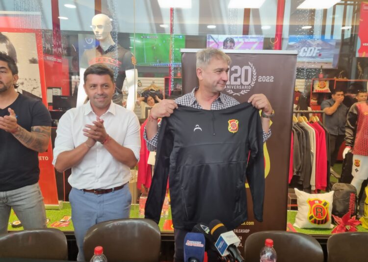 Dalcio Giovagnoli llega a Rangers con varias caras conocidas