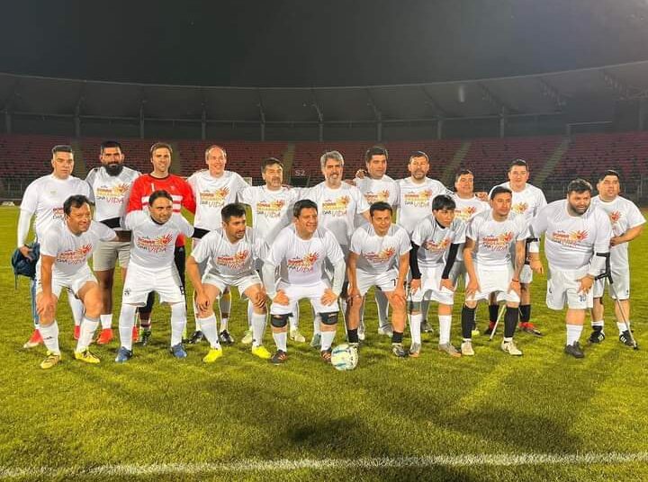 Peloteros cierran año con tradicional convocatoria futbolera y solidaria