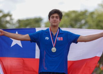 Maulino le entregó presea dorada a Chile en Sudamericano Escolar