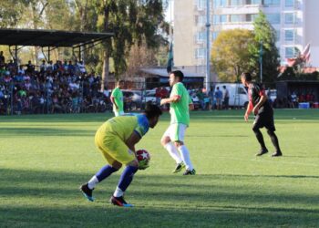Vuelve a rodar la pelotita en los Viejos Crack de Talca