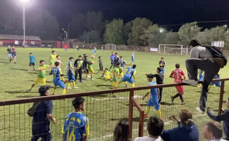 [VIDEO] En la Asofútbol Talca se dieron y no consejos en primera jornada de liguilla