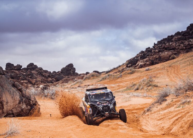 Francisco López volvió a tener complicaciones y se aleja del podio en el Dakar