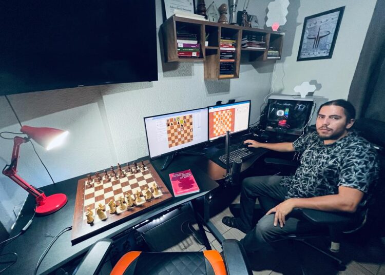 Reconocido maestro de ajedrez regresa a los tableros y en grandes torneos