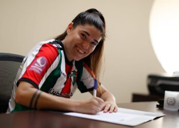 Talquina firmó primer contrato profesional y luchará por llegar a La Roja