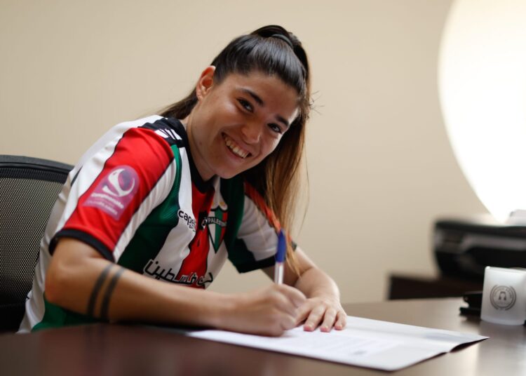 Talquina firmó primer contrato profesional y luchará por llegar a La Roja