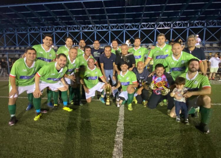 Óscar Cristi Gallo gritó campeón  en los Viejos Cracks de Talca