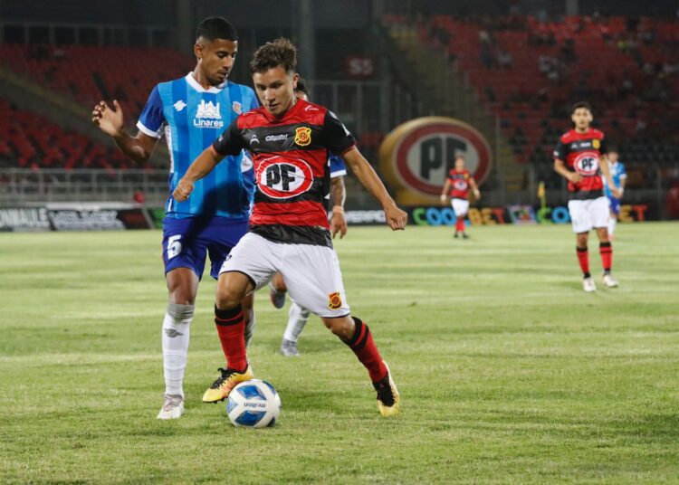 Rangers presentó a su plantel en la “Noche Rojinegra” y jugó último amistoso