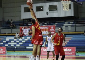Español va por su revancha y con su hinchada en el Regional