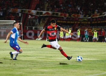 Hinchas rojinegros deberán esperar: Se suspende debut de Rangers