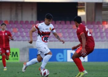 Rojinegro rescató un valioso empate con 10 jugadores