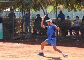 Tradicional torneo de tenis de Semana Santa parte con entretenidos cuadros