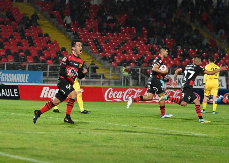 El Rojinegro bajó al líder con doblete de Ábalos