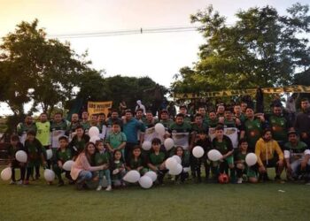 Wilfred celebra su sexto aniversario con cuadrangular y ayudando