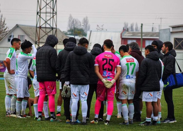Parralinos perdieron y están complicados con la tabla