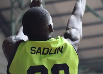 El “Lorito” voló más alto y se llevó los puntos como visita en Curicó