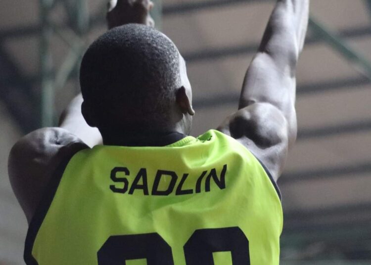 El “Lorito” voló más alto y se llevó los puntos como visita en Curicó