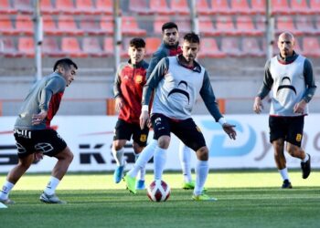 Rangers ensayó una oncena para recibir a Santa Cruz