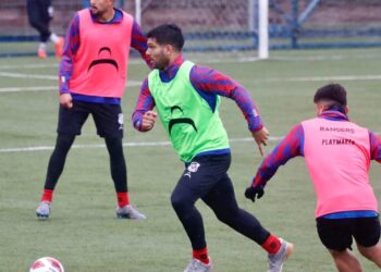 Rangers entrena en sintéticas y espera por recuperación de jugadores