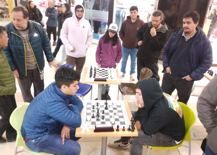 Ajedrecistas apostaron a la competencia pese a la lluvia