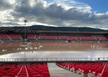 [VIDEO E IMÁGENES] Así luce este jueves el Estadio Fiscal de Talca tras impactante inundación
