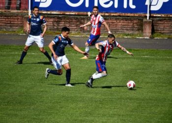 Linares ganó y sigue con vida en la Segunda División