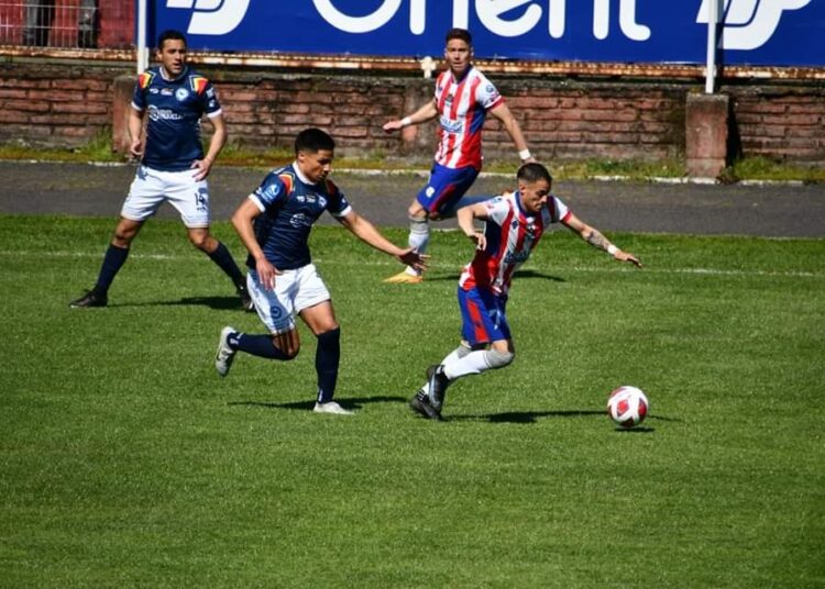 Linares ganó y sigue con vida en la Segunda División