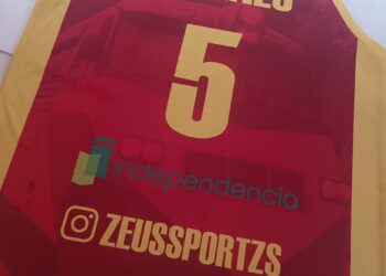 Zeus Sport seguirá vistiendo a uno de los grandes de Chile: Español