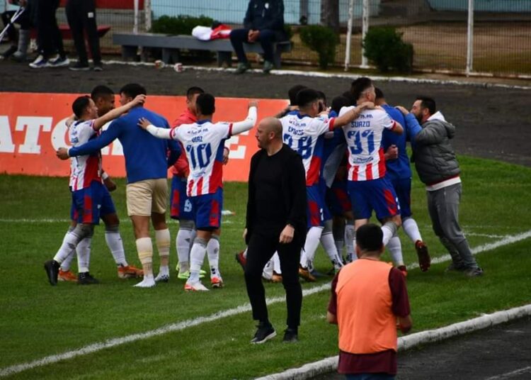Linares derrota a rival directo y  busca aferrarse a la división