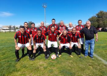 Viejitos Cracks van de viento en popa en su torneo