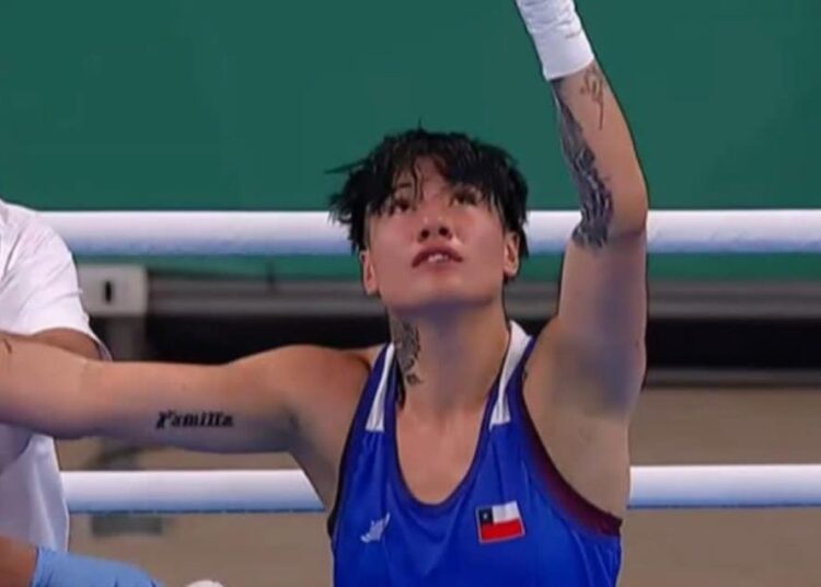 Boxeadora maulina debutó con una victoria en Santiago 2023